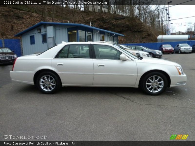 White Diamond Tricoat / Shale/Cocoa Accents 2011 Cadillac DTS Luxury