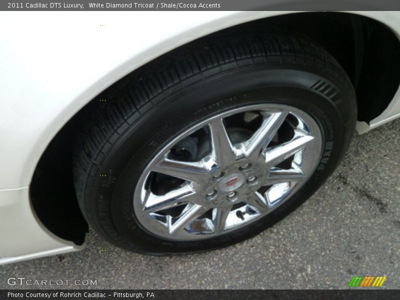 White Diamond Tricoat / Shale/Cocoa Accents 2011 Cadillac DTS Luxury