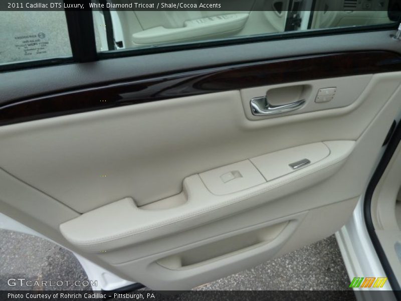 White Diamond Tricoat / Shale/Cocoa Accents 2011 Cadillac DTS Luxury
