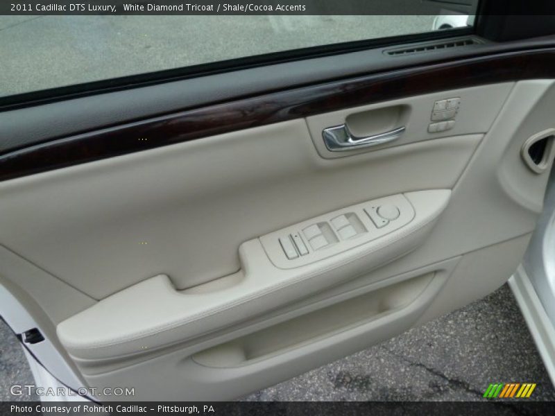 White Diamond Tricoat / Shale/Cocoa Accents 2011 Cadillac DTS Luxury
