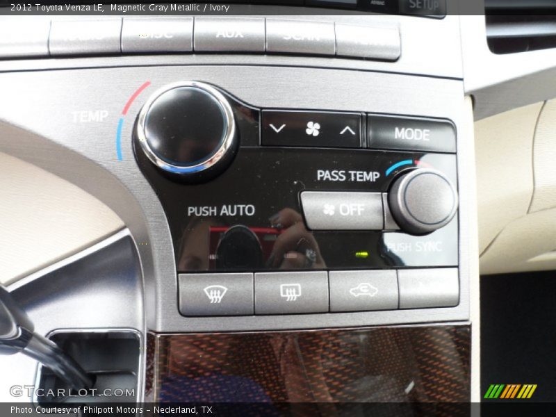 Magnetic Gray Metallic / Ivory 2012 Toyota Venza LE