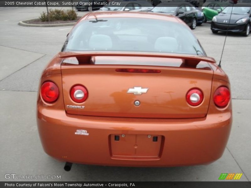 Sunburst Orange Metallic / Gray 2005 Chevrolet Cobalt Coupe