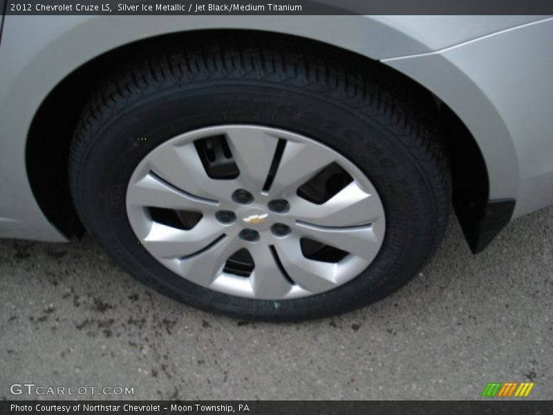 Silver Ice Metallic / Jet Black/Medium Titanium 2012 Chevrolet Cruze LS