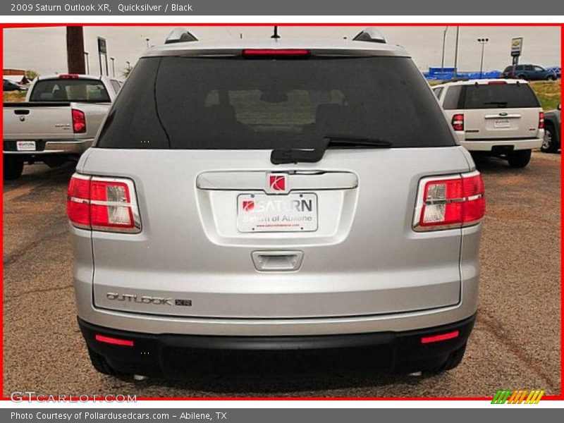 Quicksilver / Black 2009 Saturn Outlook XR