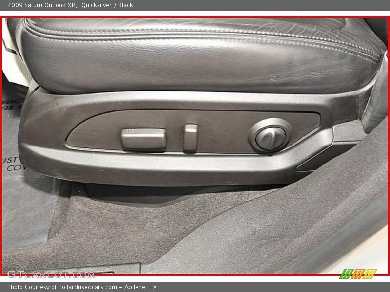 Quicksilver / Black 2009 Saturn Outlook XR