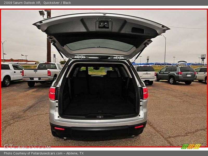 Quicksilver / Black 2009 Saturn Outlook XR