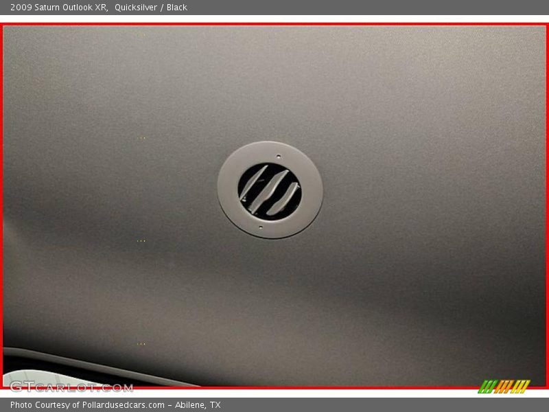 Quicksilver / Black 2009 Saturn Outlook XR