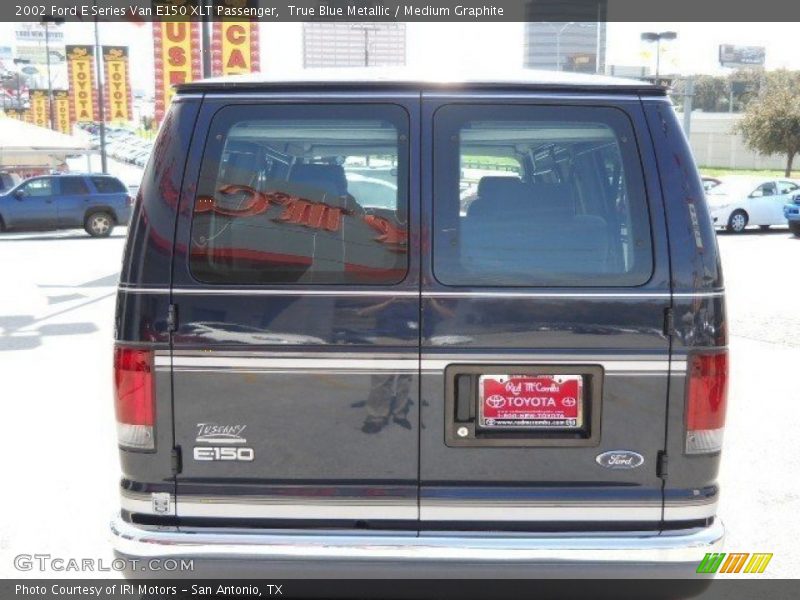 True Blue Metallic / Medium Graphite 2002 Ford E Series Van E150 XLT Passenger