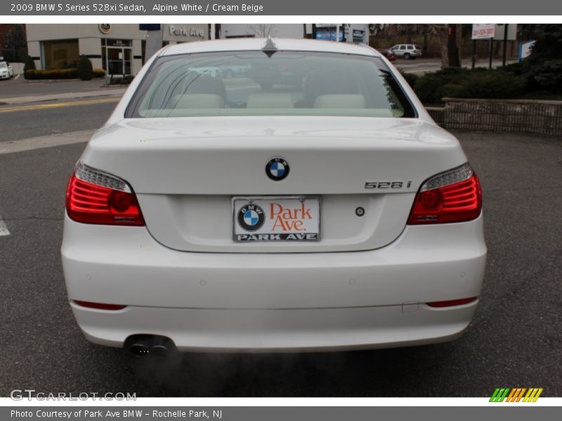 Alpine White / Cream Beige 2009 BMW 5 Series 528xi Sedan
