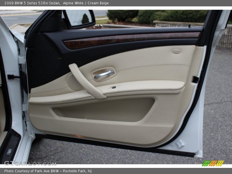 Alpine White / Cream Beige 2009 BMW 5 Series 528xi Sedan
