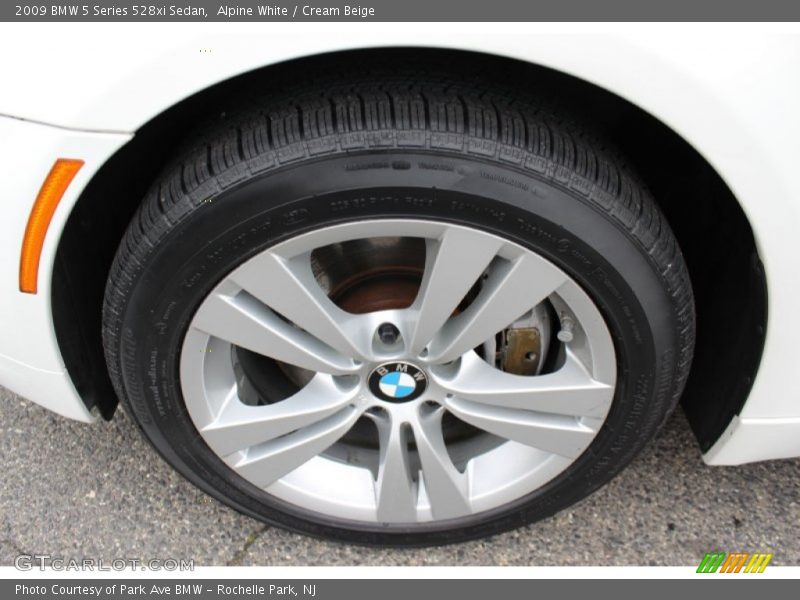Alpine White / Cream Beige 2009 BMW 5 Series 528xi Sedan