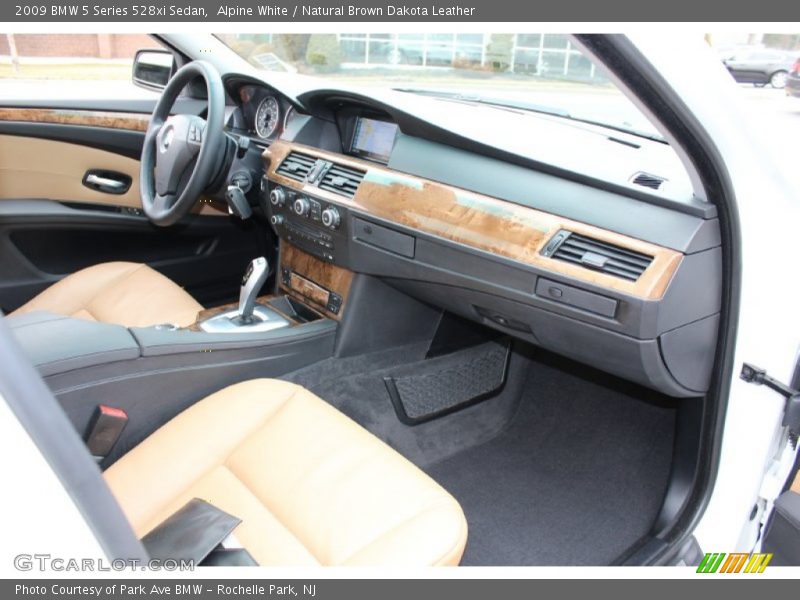 Alpine White / Natural Brown Dakota Leather 2009 BMW 5 Series 528xi Sedan