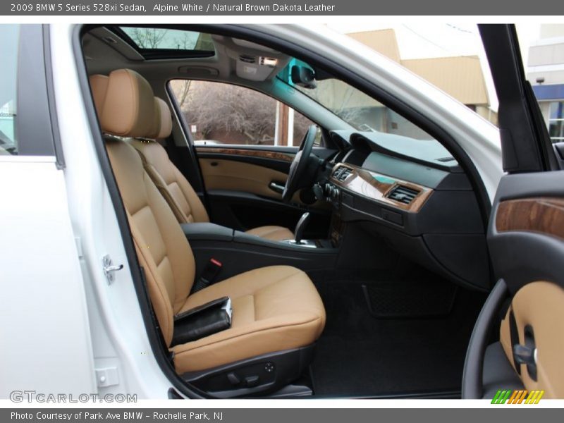 Alpine White / Natural Brown Dakota Leather 2009 BMW 5 Series 528xi Sedan