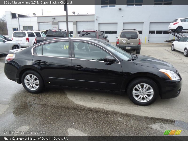 Super Black / Charcoal 2011 Nissan Altima 2.5 S