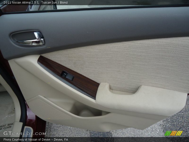 Tuscan Sun / Blond 2011 Nissan Altima 2.5 S
