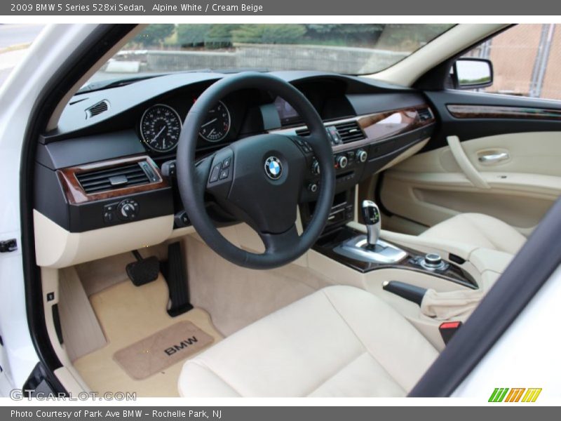 Alpine White / Cream Beige 2009 BMW 5 Series 528xi Sedan