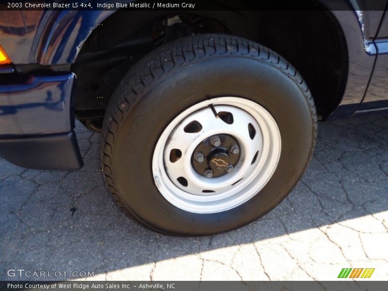 Indigo Blue Metallic / Medium Gray 2003 Chevrolet Blazer LS 4x4
