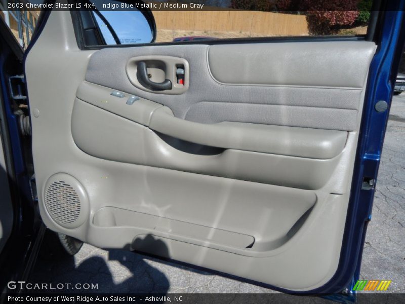 Indigo Blue Metallic / Medium Gray 2003 Chevrolet Blazer LS 4x4