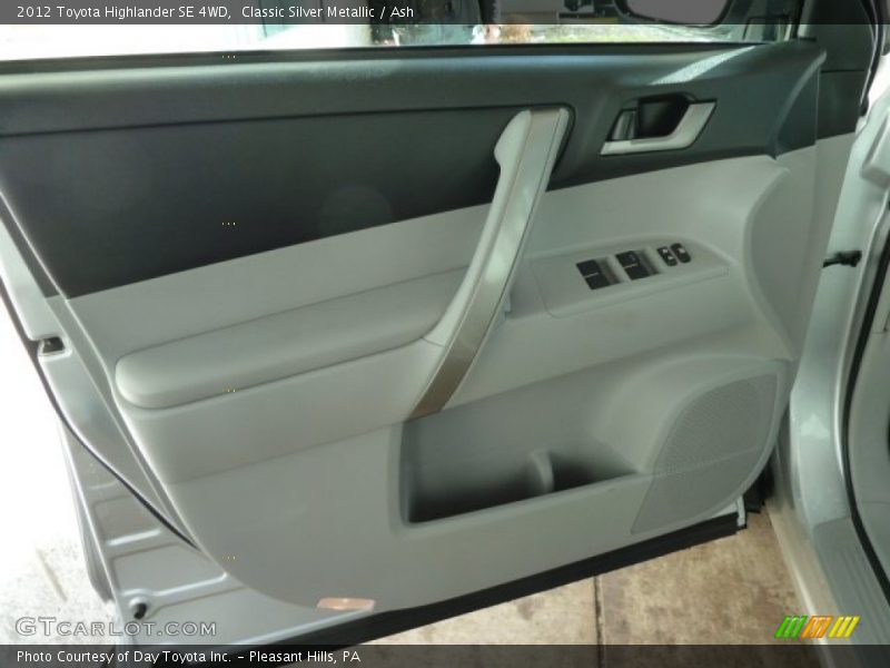 Classic Silver Metallic / Ash 2012 Toyota Highlander SE 4WD
