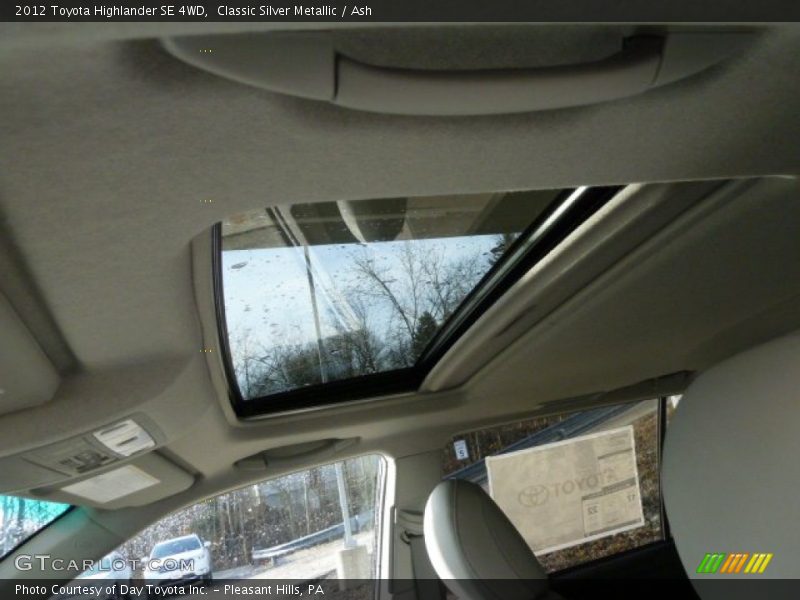 Classic Silver Metallic / Ash 2012 Toyota Highlander SE 4WD