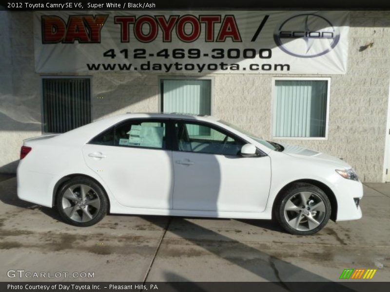 Super White / Black/Ash 2012 Toyota Camry SE V6