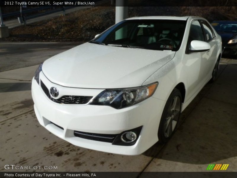 Super White / Black/Ash 2012 Toyota Camry SE V6