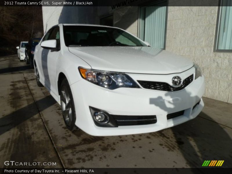 Super White / Black/Ash 2012 Toyota Camry SE V6