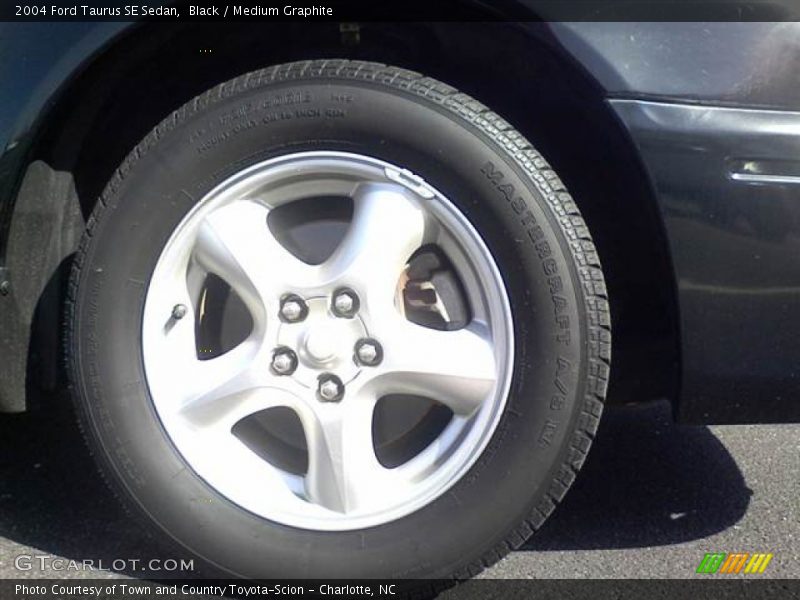 Black / Medium Graphite 2004 Ford Taurus SE Sedan