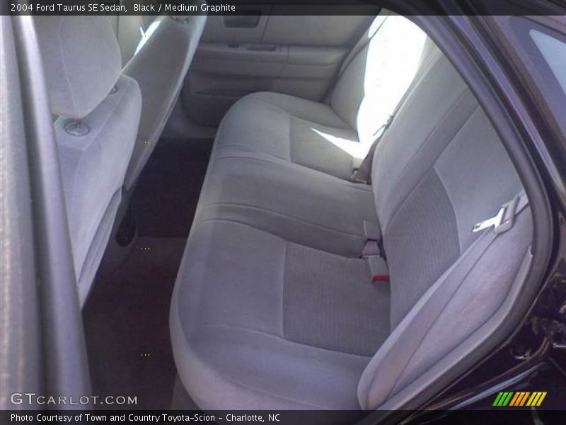 Black / Medium Graphite 2004 Ford Taurus SE Sedan