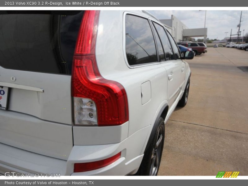 Ice White / R-Design Off Black 2013 Volvo XC90 3.2 R-Design
