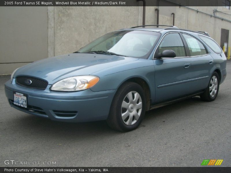 Front 3/4 View of 2005 Taurus SE Wagon
