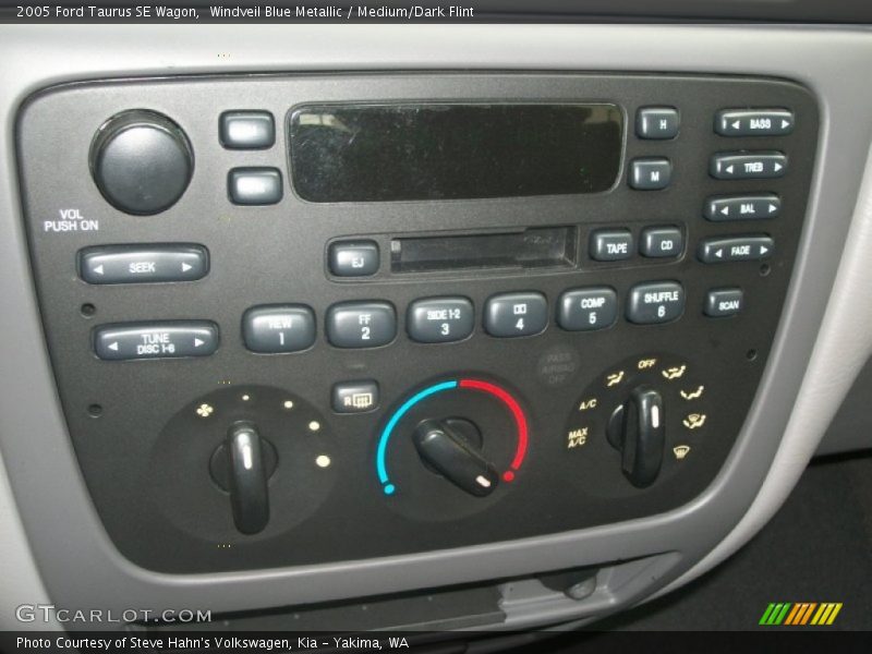 Controls of 2005 Taurus SE Wagon