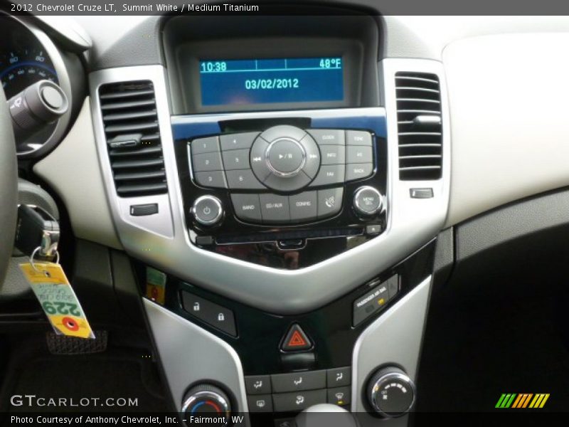 Summit White / Medium Titanium 2012 Chevrolet Cruze LT