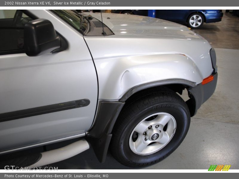 Silver Ice Metallic / Gray Celadon 2002 Nissan Xterra XE V6