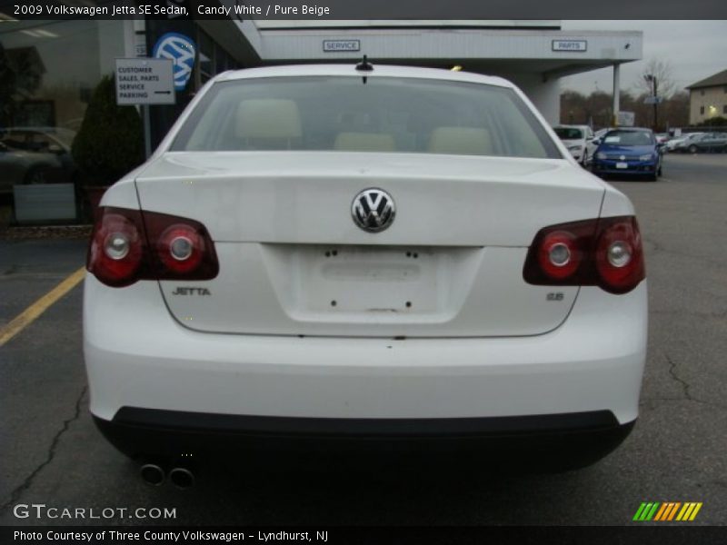 Candy White / Pure Beige 2009 Volkswagen Jetta SE Sedan