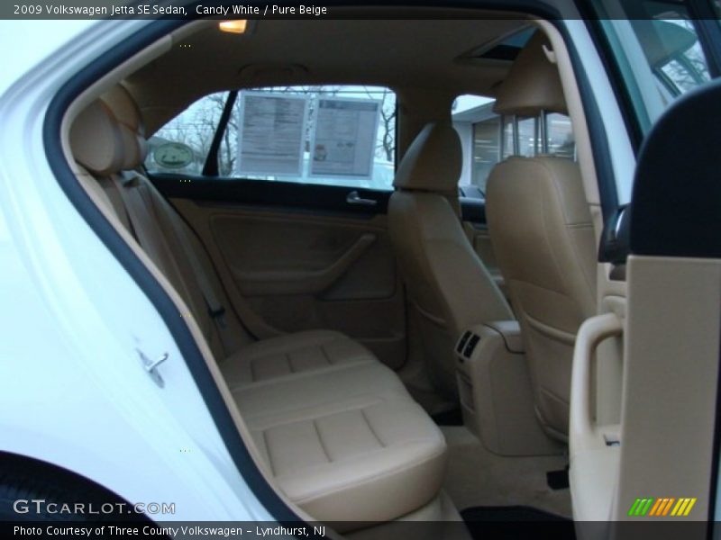 Candy White / Pure Beige 2009 Volkswagen Jetta SE Sedan
