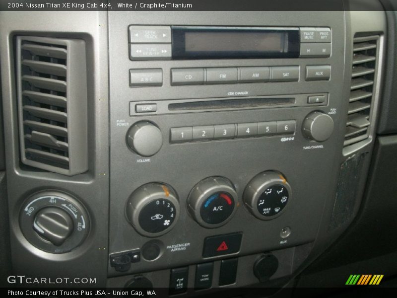 White / Graphite/Titanium 2004 Nissan Titan XE King Cab 4x4