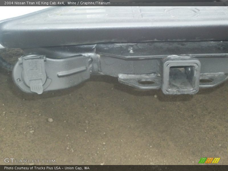 White / Graphite/Titanium 2004 Nissan Titan XE King Cab 4x4