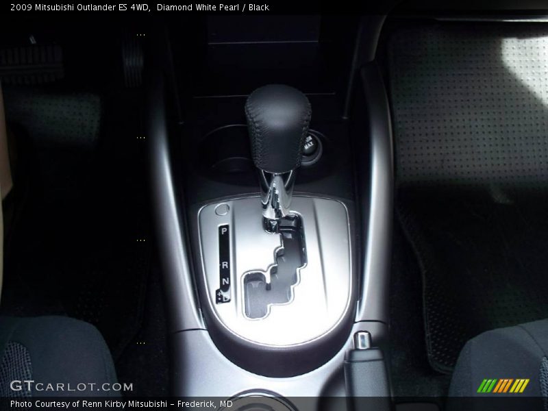 Diamond White Pearl / Black 2009 Mitsubishi Outlander ES 4WD