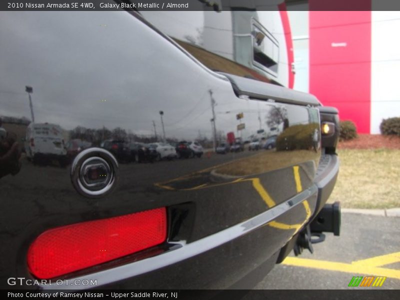 Galaxy Black Metallic / Almond 2010 Nissan Armada SE 4WD