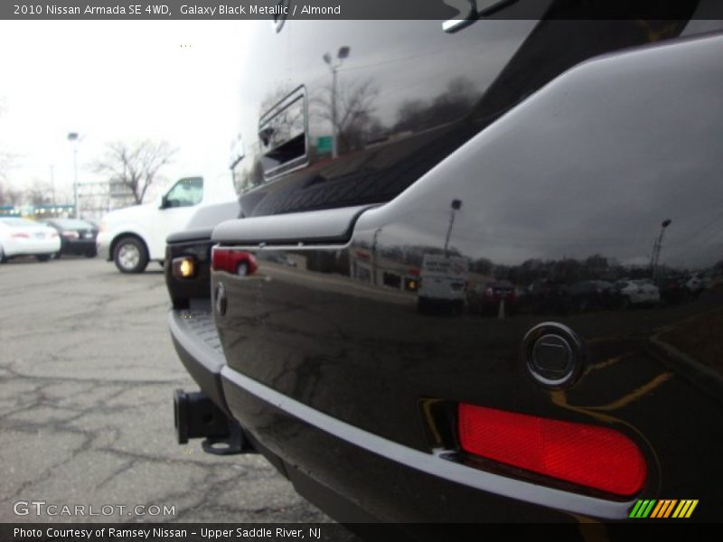 Galaxy Black Metallic / Almond 2010 Nissan Armada SE 4WD