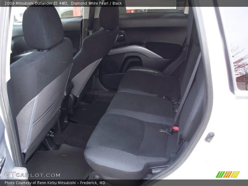 Diamond White Pearl / Black 2009 Mitsubishi Outlander ES 4WD