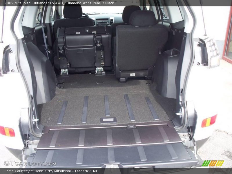 Diamond White Pearl / Black 2009 Mitsubishi Outlander ES 4WD