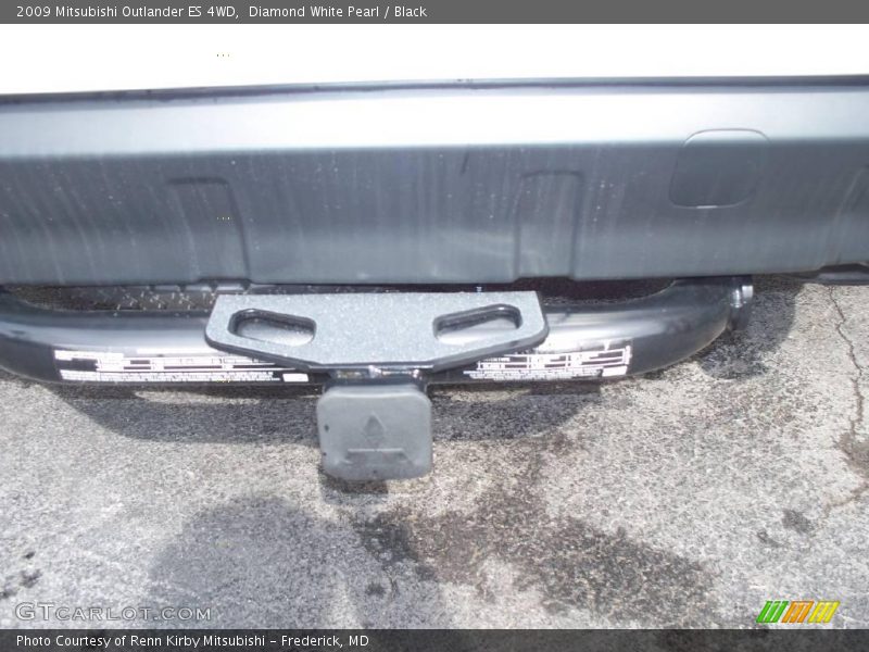Diamond White Pearl / Black 2009 Mitsubishi Outlander ES 4WD