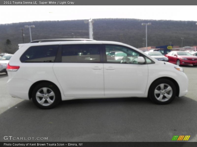 Super White / Light Gray 2011 Toyota Sienna LE