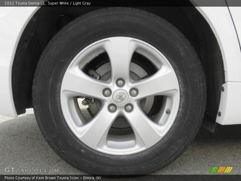 Super White / Light Gray 2011 Toyota Sienna LE