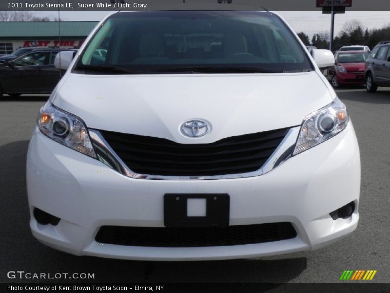 Super White / Light Gray 2011 Toyota Sienna LE