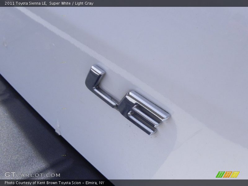 Super White / Light Gray 2011 Toyota Sienna LE
