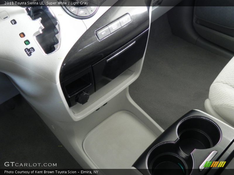 Super White / Light Gray 2011 Toyota Sienna LE
