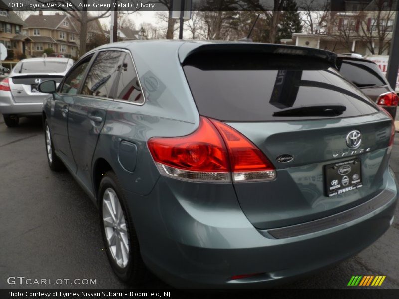 Aloe Green Metallic / Ivory 2010 Toyota Venza I4